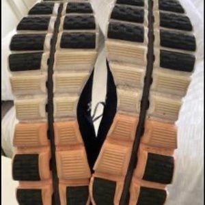 Women’s size 9 On running shoes